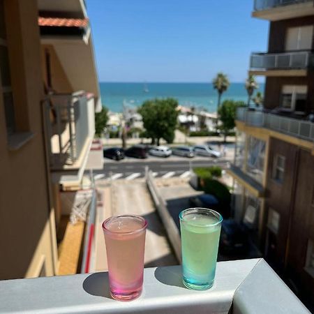 Bella Alba Apartment On The Beach Alba Adriatica Bagian luar foto