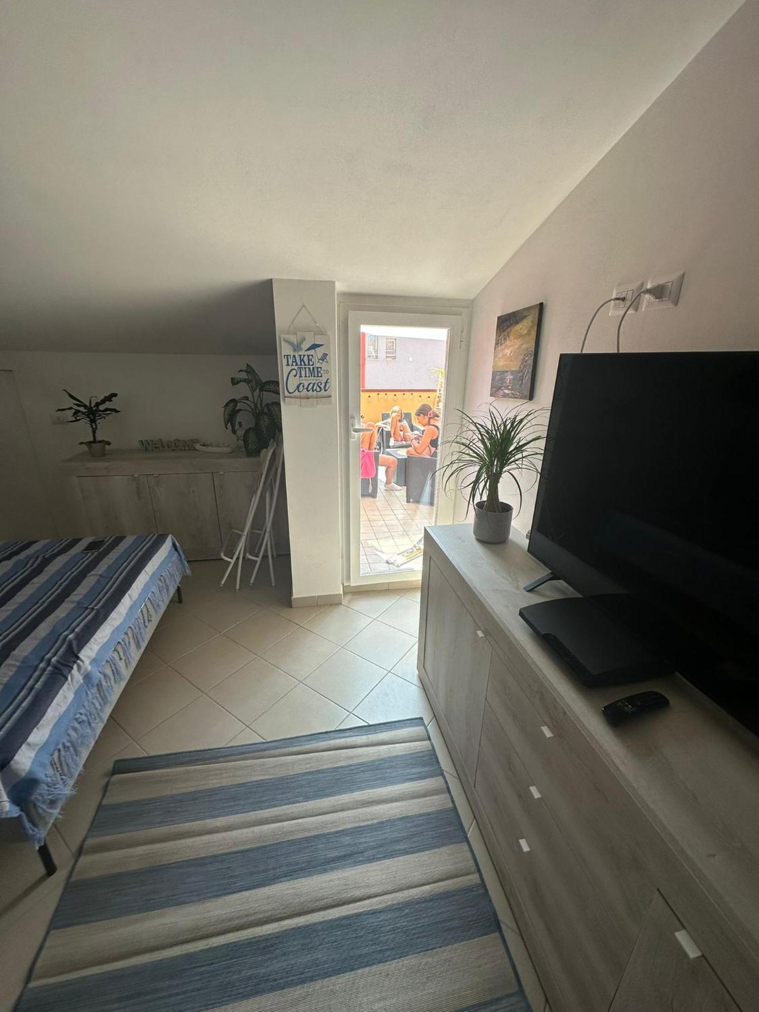 Bella Alba Apartment On The Beach Alba Adriatica Bagian luar foto